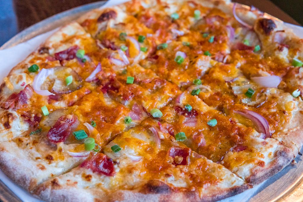 blackbirdfargo's tweet photo. Potato Anna: béchamel cream sauce, parmesan cheese, potatoes, smoked bacon, garlic, red onion and cheddar cheese. 🥔🥓 https://t.co/nCh68EYUEl