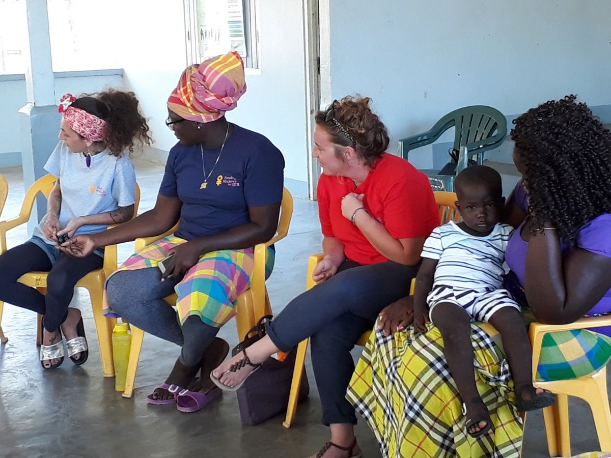 GenderPlus2017's tweet photo. #digitalmarketing trainig in Pikenslee #sipaliwini district how to promote handcraft products through #social #network #WomenEmpowerment #caribdev #surniname #GenderEquality #genderplusproject @ONGTamat #BFN @IlesGood https://t.co/utopzRqpHy