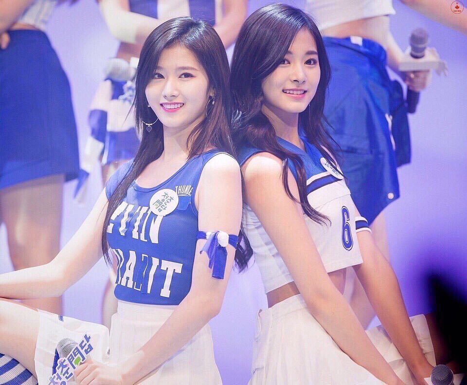 twice98196201's tweet photo. 週末、追加でCD買いにいこー
待ってろよー

#TWICEハイタッチ
 #TWICEが大好きな人RT 
#TWICEトレカ https://t.co/OYGab5OOoV