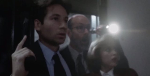 XMusings's tweet image. Who else thinks this theme was slightly subversive? Subversive as in, "You think The X-Files was as great as you remember, but it’s not us, it’s you. You remembered wrong." musingsofanxphile.wordpress.com/2018/02/07/the…