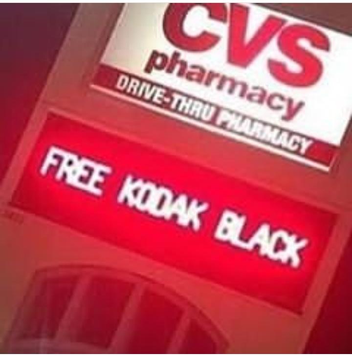 _LWEscobar's tweet photo. #freekodakblack 🔌🔌🔌🔌 #fuck12 @KodakBlack1k https://t.co/jywaqJNlcQ