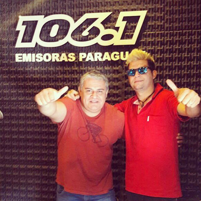 El "Cabezón" Ortega nos recibió con la mejor onda esta mañana en <a href="/paraguay106/">EmisorasParaguay</a> para presentar "Fuera de mi corazón" . Ya pensamos en meterlo al grupo. Estuvimos a tono 😀☺️🎸🎶