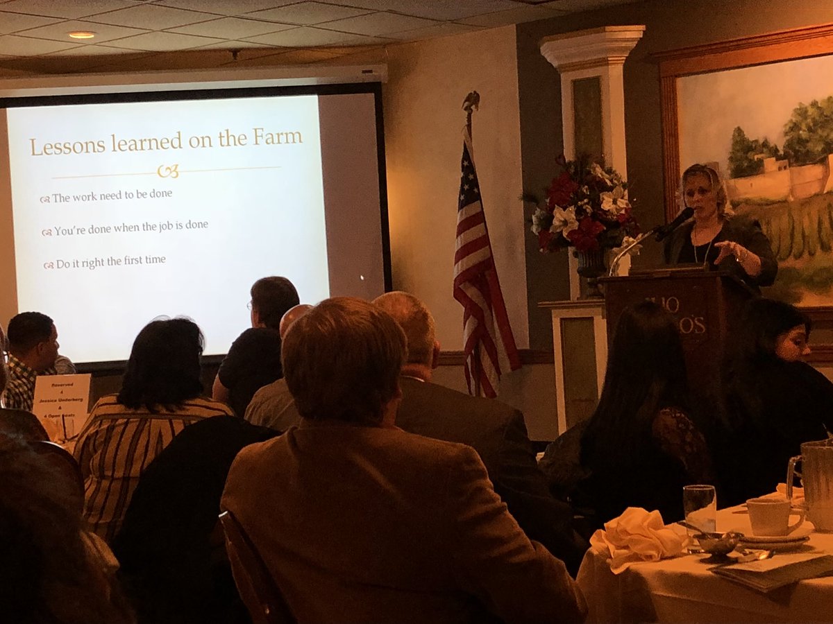 Jessica Underberg, CEO of the <a href="/ErieCountyFair/">Erie County Fair</a>, shares advice with students at tonight’s Student Star Awards Dinner sponsored by the @HamburgChamber.