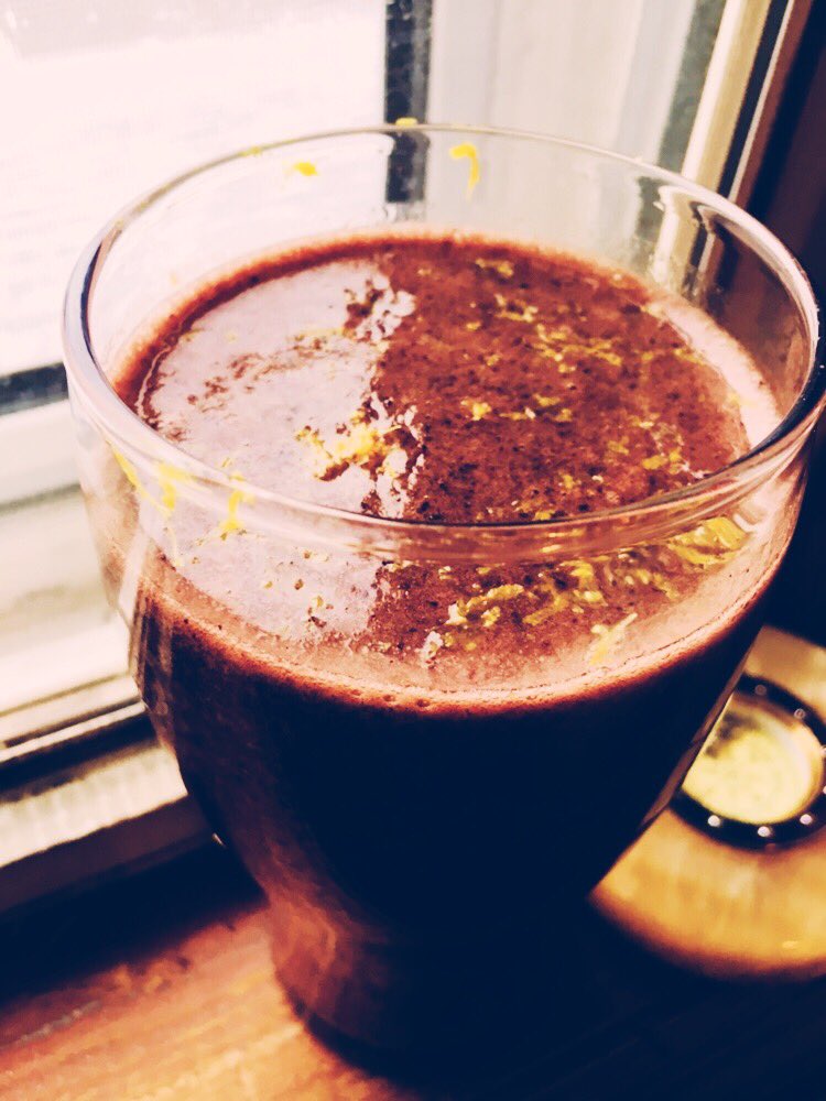 artgirl42's tweet photo. #smoothie: Blueberry with spinach coconut water lemon zest and lemon juice and matcha green tea powder =yum and healthy #cleangreendrinks @CandiceKumai @Bodybuildingcom @WomensHealthMag @EverydayHealth https://t.co/Ixfxli66tS