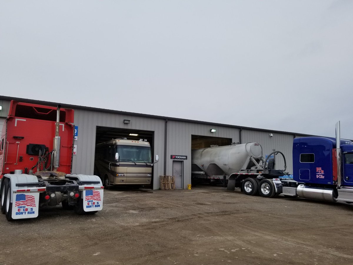 explorking's tweet photo. We're spending a few days in San Antonio, unplanned, but we love adventures. Right after we left Alvarado, there was a strange vibration while driving, which turned out to be an issue in the drive-line. #explorking #rvlife #camping #travel #rvlifestyle #motorhome #motorcoach https://t.co/6zhOpbUTbs