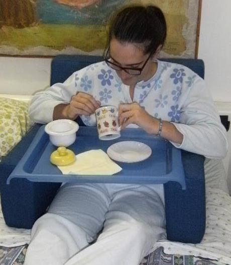 Silvano28448994's tweet photo. #COMODONE Una #poltronapoggiaschina che appoggiando lo #schienale a la #testatadelletto, di #sedere comodamente per #leggereunlibro o #guardarelatv 0 #mangiarecomodi con le #gambedistese. #Sfoderabile #lavabileinacqua #Vendo e spedisco in #tuttaItalia https://t.co/274VhSj6n4