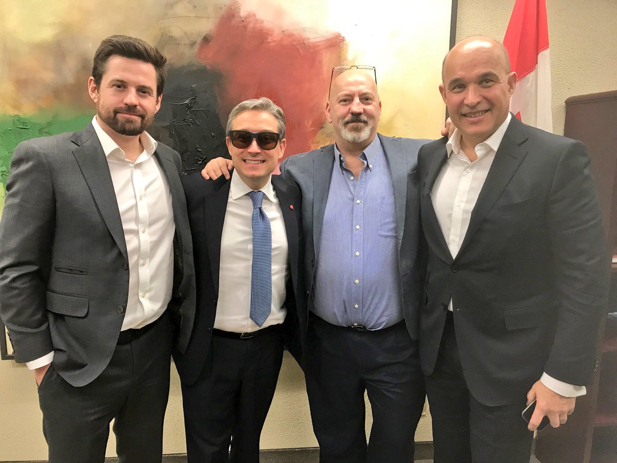 FP_Champagne's tweet photo. Thème: les nouvelles innovations canadiennes avec Jim Balsillie et @CADInnovators - je porte des lunettes de soleil @ChooseMuse qui captes les ondes cérébrales! 🕶 #techcan #innovationcan https://t.co/rVn981CNhv