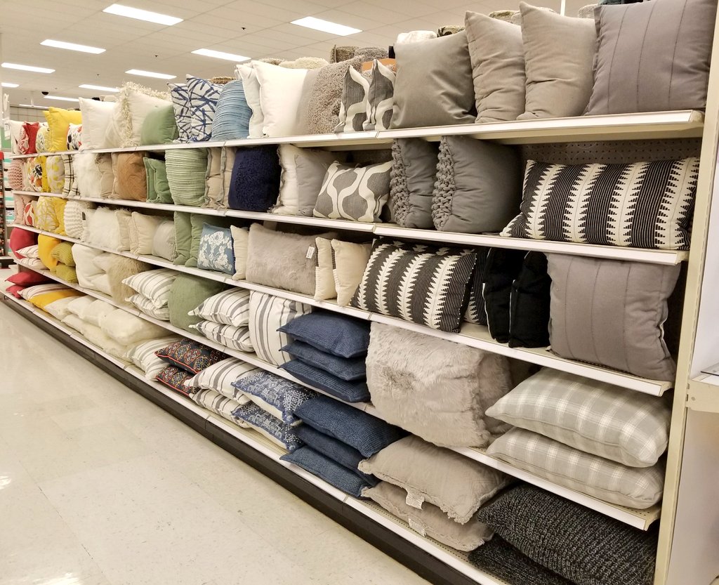 Decorative #pillows on point!