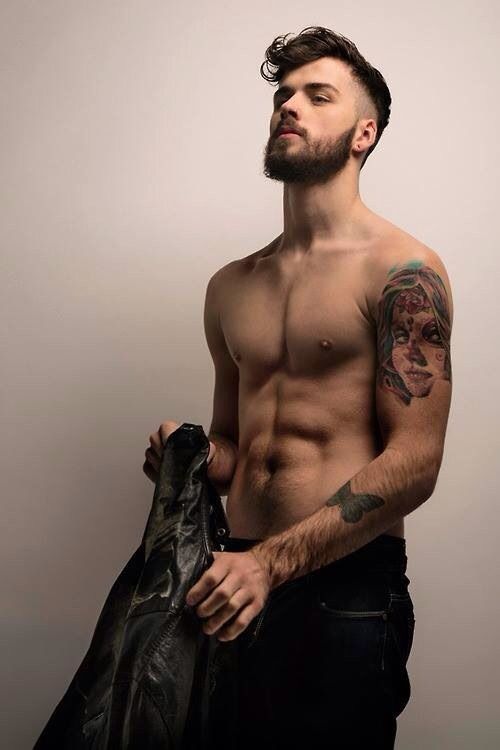 Drake16gf's tweet photo. #hotman #beardmustache https://t.co/s4V38J0XZ6