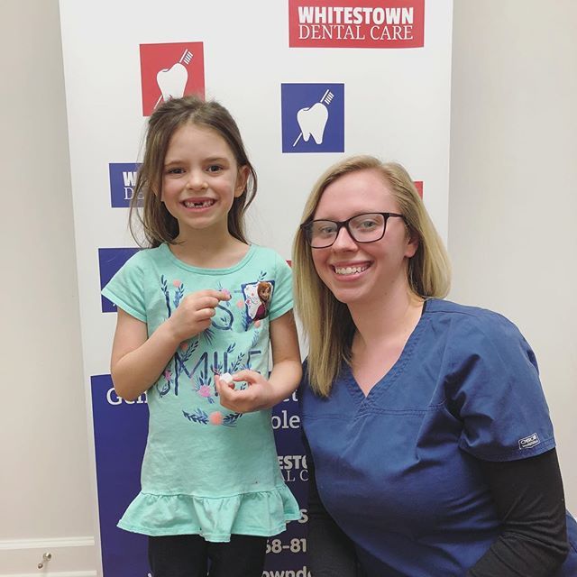 WTDental's tweet image. Olivia lost her other front tooth while she was in for her cleaning! She wanted to show off her tooth-less smile! 🤭🤪 (pictured with Nikole) #smile #2frontteeth #dentist #mohawkvalley #utica ift.tt/2E9YCrB