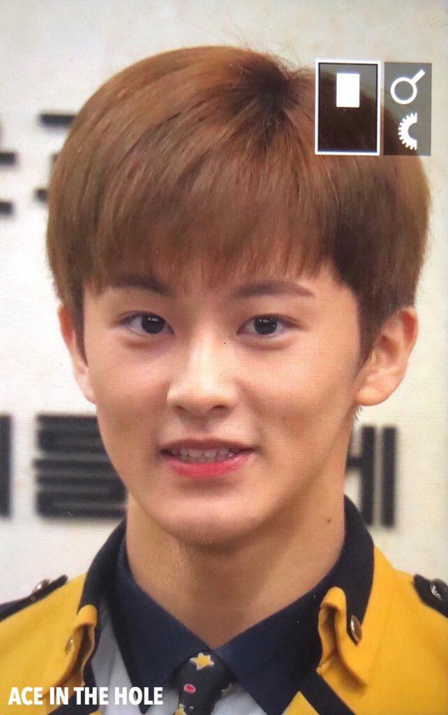 aceinthehole82's tweet photo. 180208 출근 졸업축하해🎉💚 #MARKLEE #이마크 #NCT https://t.co/xVwippvaAZ