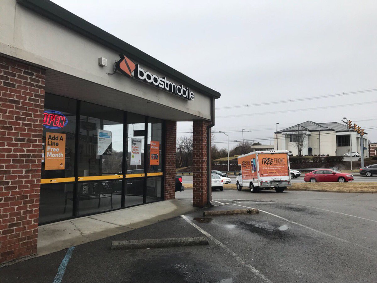 AdamAlliedNC's tweet photo. Prepping for something big this Friday in Danville!! Check out them wheelz yo!! #FreePhones #TaxSeason #iPhonePromo #CustomerAppreciationEvent @alantubbsboost @AlliedEsH https://t.co/TGzKGbisBs