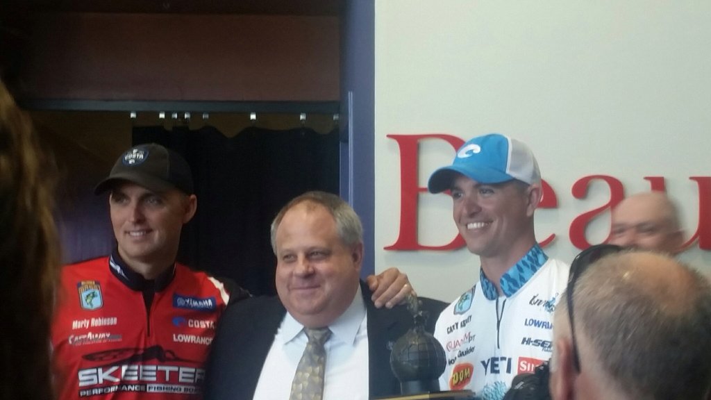 gneilp's tweet photo. Good luck 2 my buddy's, @Marty_Robinson1 🔨 &amp; @CAshleyFishing 🔨 on the @BASS_nation #EliteSeries that begins 2morrow! https://t.co/GpiR1S4oyq