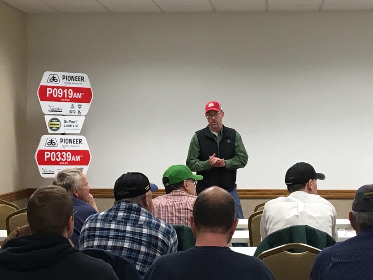 ChrisRuskamp's tweet photo. Ruskamp Seed's customers talking agronomy with Pioneer Agronomist Joe Lemmons and Ray Ward of Ward Laboratories. Great topics. Thanks to all that attended!! https://t.co/UwviCBboJU