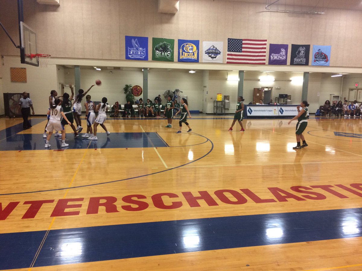 TheLizard26's tweet photo. Supporting the East JV Girls Basketball team tonight! The fight is tough but they're persevering 💪🏽 @CYKC_EHS https://t.co/MbRzzeHY3W