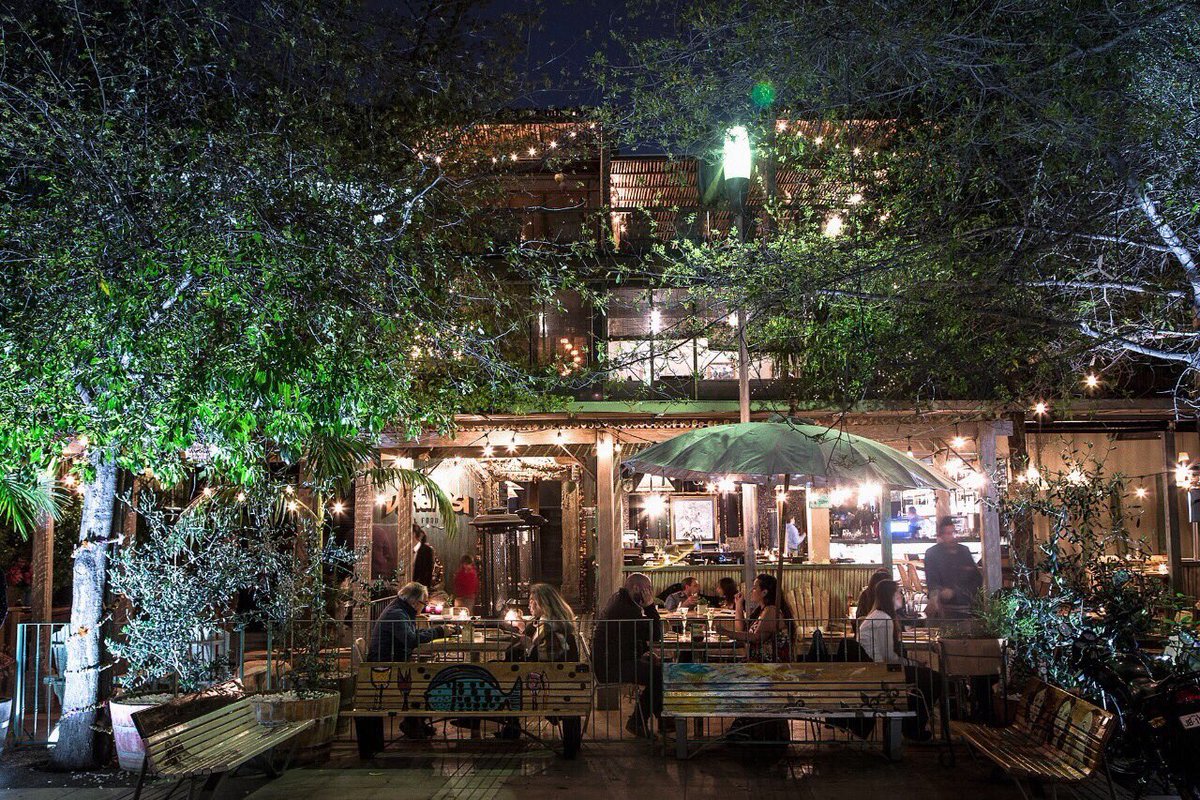 ¡Las noches de verano son para vivirlas! Vinimos a celebrar que es mitad de semana en una de las mejores terrazas de SCL ✨
📷. @criananias