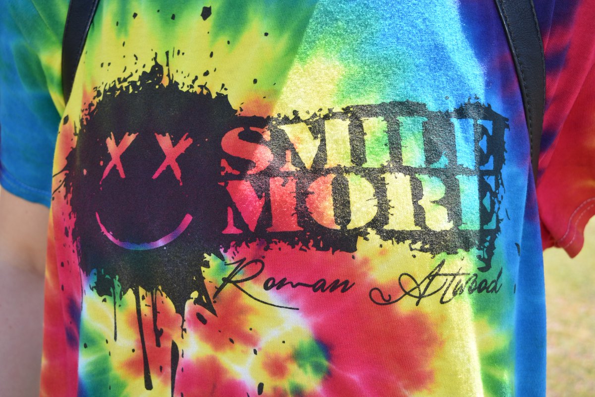 LgDJcM17's tweet photo. Rocking the Smile More merch. Definitely was over the moon when I got this for Christmas.  @RomanAtwood @_little_britt_ Love you guys <3 xx #amazing #smilemore #AussieFan #Rainbow #Aussieviews #bluerocklake #smallairfield #watchthechanneleveryday https://t.co/yVqJiYuEhZ