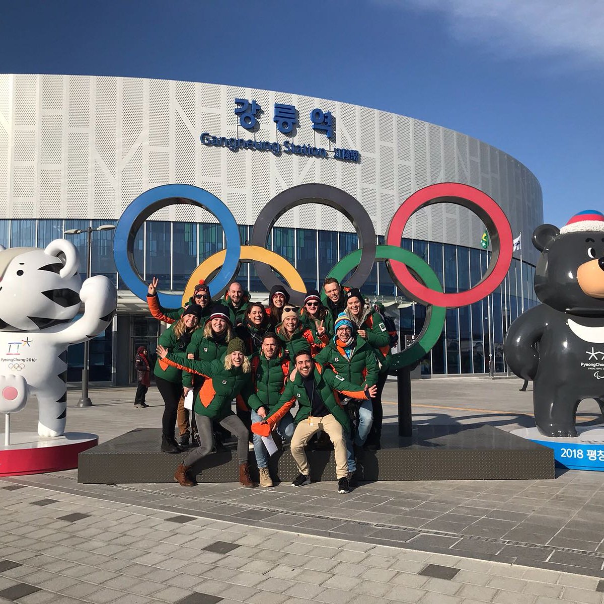 jenstybout's tweet photo. Leven! #Olympics2018 #hhhcrew https://t.co/bmhkqsDien