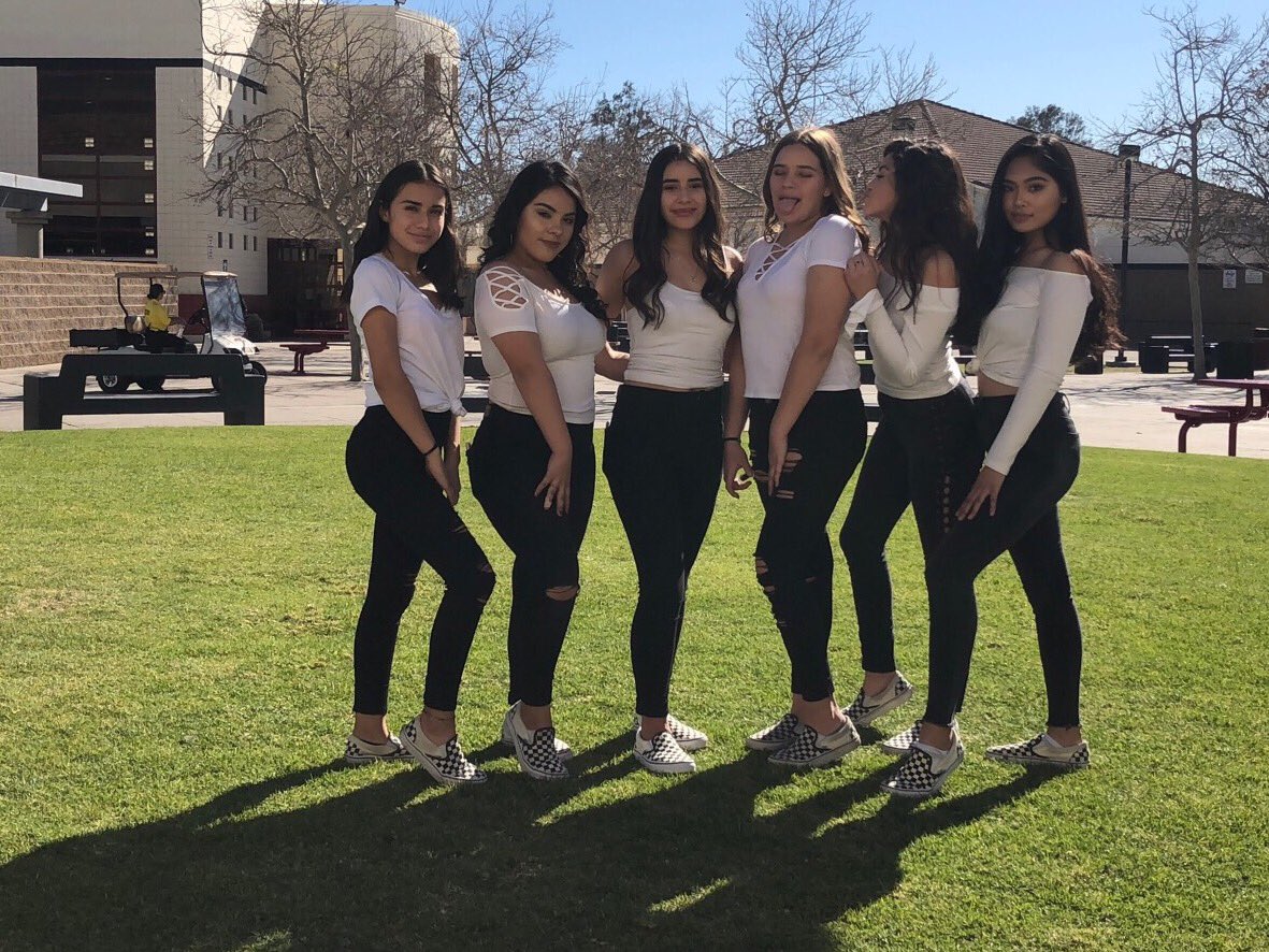 asbEtiwanda's tweet photo. Love all the twining going on around campus today!! #SpiritDays #KBWeek https://t.co/9jrzYio9bN