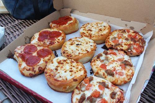 FoodSinner_'s tweet photo. A box of love https://t.co/BMiRHpxMky