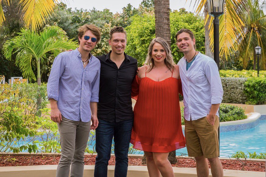 reesestar's tweet photo. Hey @hansonmusic! ππΌ #btti2018 https://t.co/uAn9LtOKyK