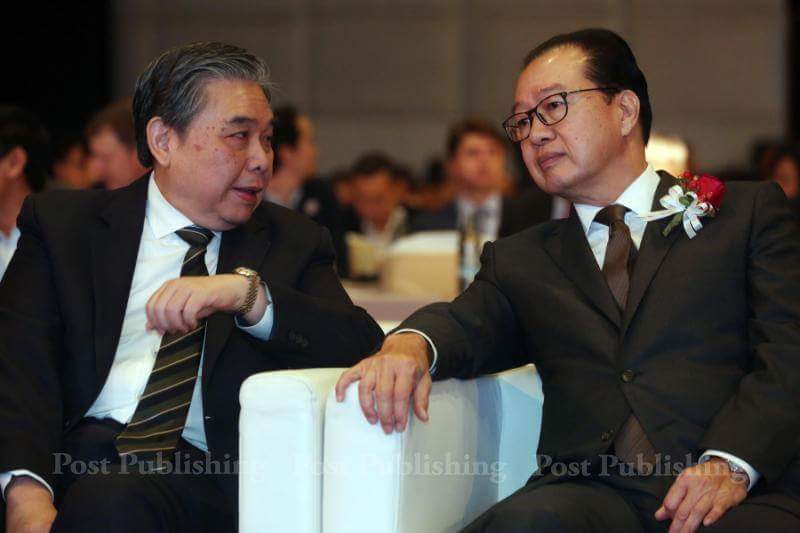 PostToday's tweet photo. วันที่ 7 กุมภาพันธ์ 2561เปิดวิสัยทัศน์ดรีมทีมเศรษฐกิจ "ไทยแลนด์เทคออฟ 2018"
ครบรอบ15 ปี #หนังสือพิมพ์โพสต์ทูเดย์ ที่โรงแรมเซ็นทาราแกรนด์ แอท เซ็นทรัลเวิลด์ โดยมีการเสวนาในหัวข้อ "ไทยแลนด์ เทคออฟ 2018"
#posttodaforum #posttodayaniversary #posttodayphoto https://t.co/ZxMbRxwhft