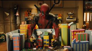 Waduh sempat-sempatnya Deadpool nyinyirin Justice League dan main action figure di trailer #deadpool2 via #kupaman goo.gl/cYBXns