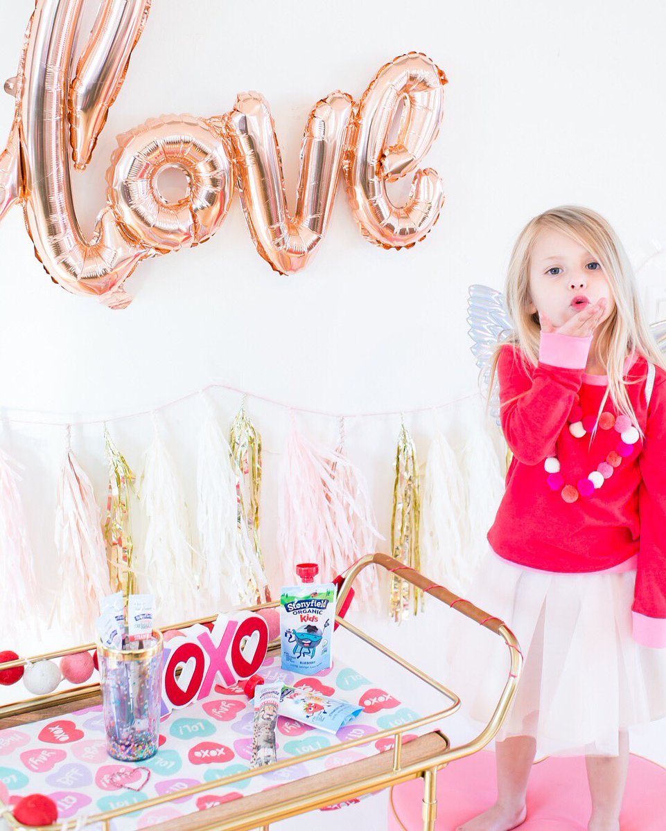 xoRachelPitzel's tweet photo. A Valentine’s Day Picnic for my Valentine with @Stonyfield Kids 
 
Stonyfield® Organic Kids® is made from cows with no toxic pesticides, artificial hormones, antibiotics or GMOs
 
I love that I can count on #StonyfieldKids for only the best yogurt! #AD 

https://t.co/UXdhiW1Cf4 https://t.co/MmAS2bl2S8