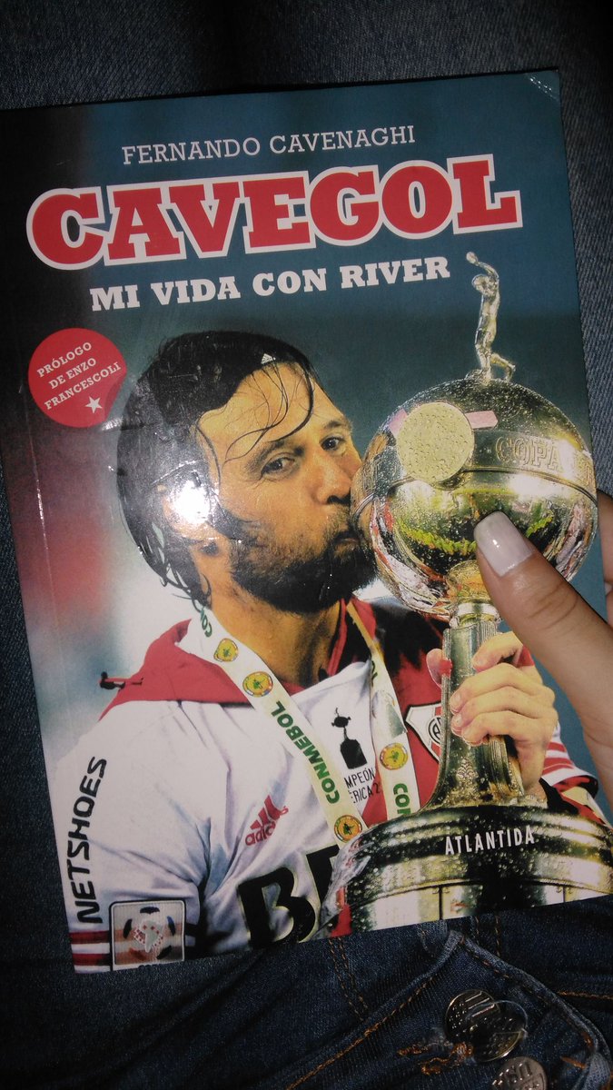 TamiOlivera_'s tweet photo. Voy por la mitad, no lo quiero terminar, sin antes tener #ElUltimoGol @Fercaveoficial https://t.co/G1h02mlRiD
