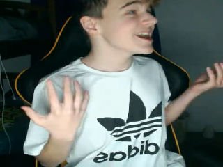 SweetJ1678's tweet photo. 🔴 LIVE @CaviCavin on @YouNow - Hes live boys https://t.co/GgRO5ig1qq https://t.co/L1mam2NykK