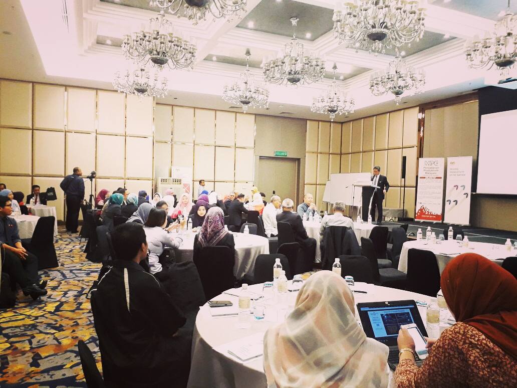MpcProductivity's tweet photo. Sesi Sembang Produktiviti Bersama Pegawai Komunikasi Korporat Sektor Awam 

8 Feb 2018
Hotel Dorsett Putrajaya

#MPC #MProductivity #MalaysiaProduktif #MemacuProduktivitiNegara #DrivingProductivityoftheNation 
@MITIMalaysia @MIDFGroup @matrade @smecorp @MAIautomotive @hdcglobal https://t.co/wR6tDxowD1