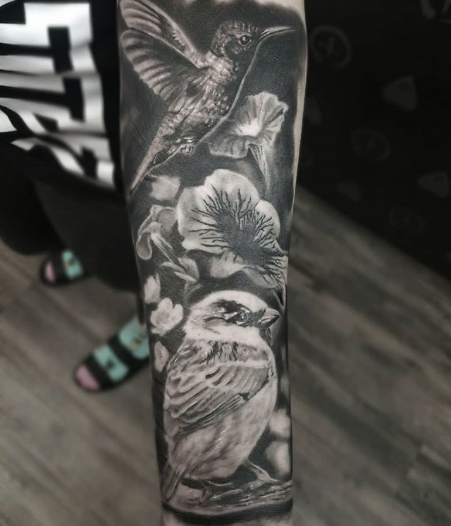 BlaqueSalt's tweet photo. Tattoo by @sadiebellemae Mostly healed. The hummingbird, a few touch ups, and whites, are new. 📷: @sadiebellemae https://t.co/gGppKNcvEm
