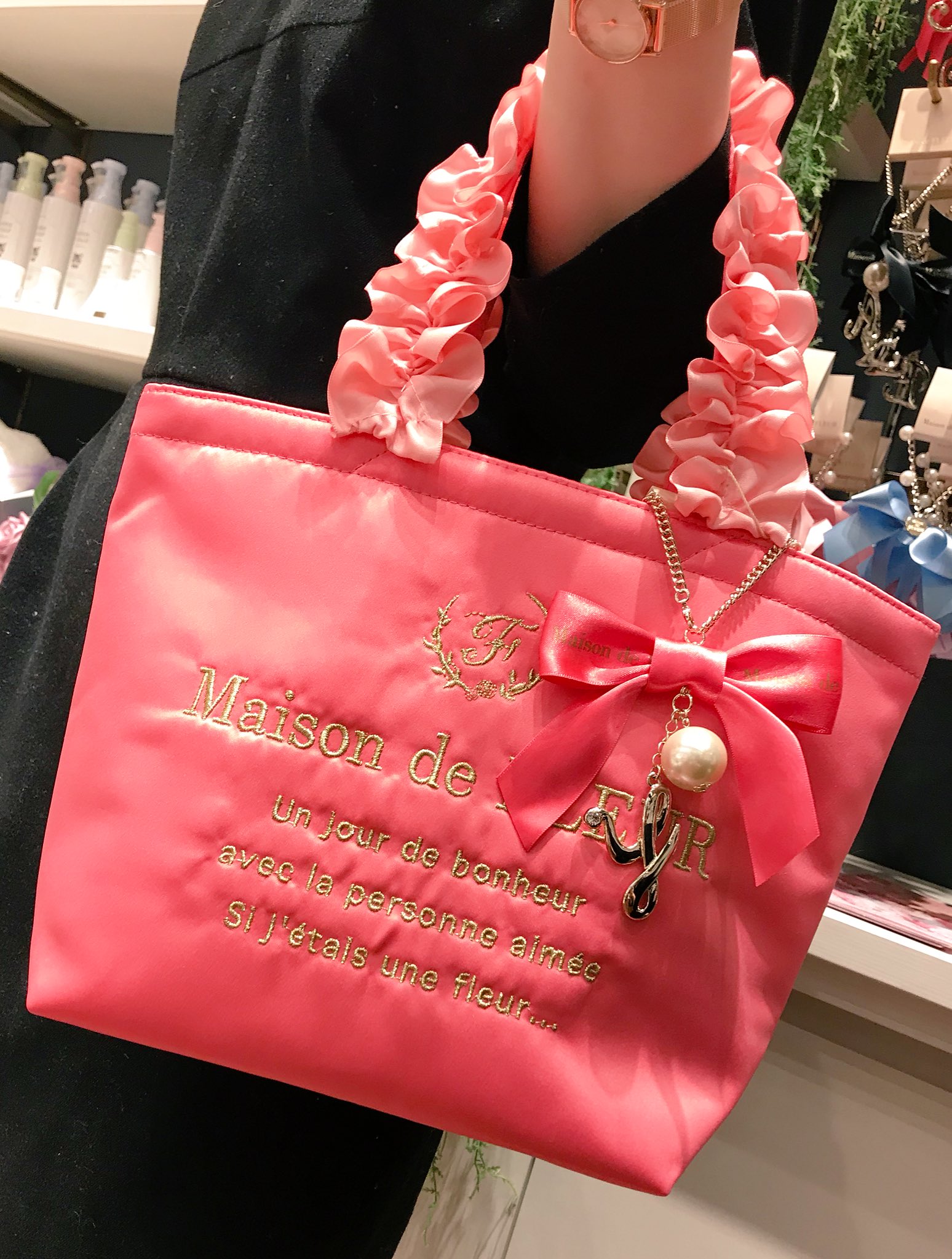 Maison De Fleur仙台 ピンクマニア本日より発売です イニシャルチャームが大人気です 是非お早目のご来店お待ちしております Maisondereefur メゾンドフルール ピンクマニア18mdf ピンクマニア 仙台パルコ T Co Ynuzz9ekzy Twitter