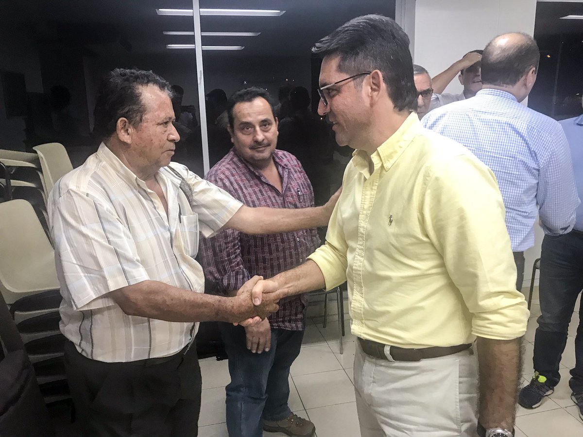 JuanGZuluaga's tweet photo. A esta hora en la ciudad de Cúcuta me reúno con representantes de #COGANOR Comité de Ganaderos de Norte de Santander. @ICACOLOMBIA 
#ElRenacerDelCampo https://t.co/FzBxVxcfP8