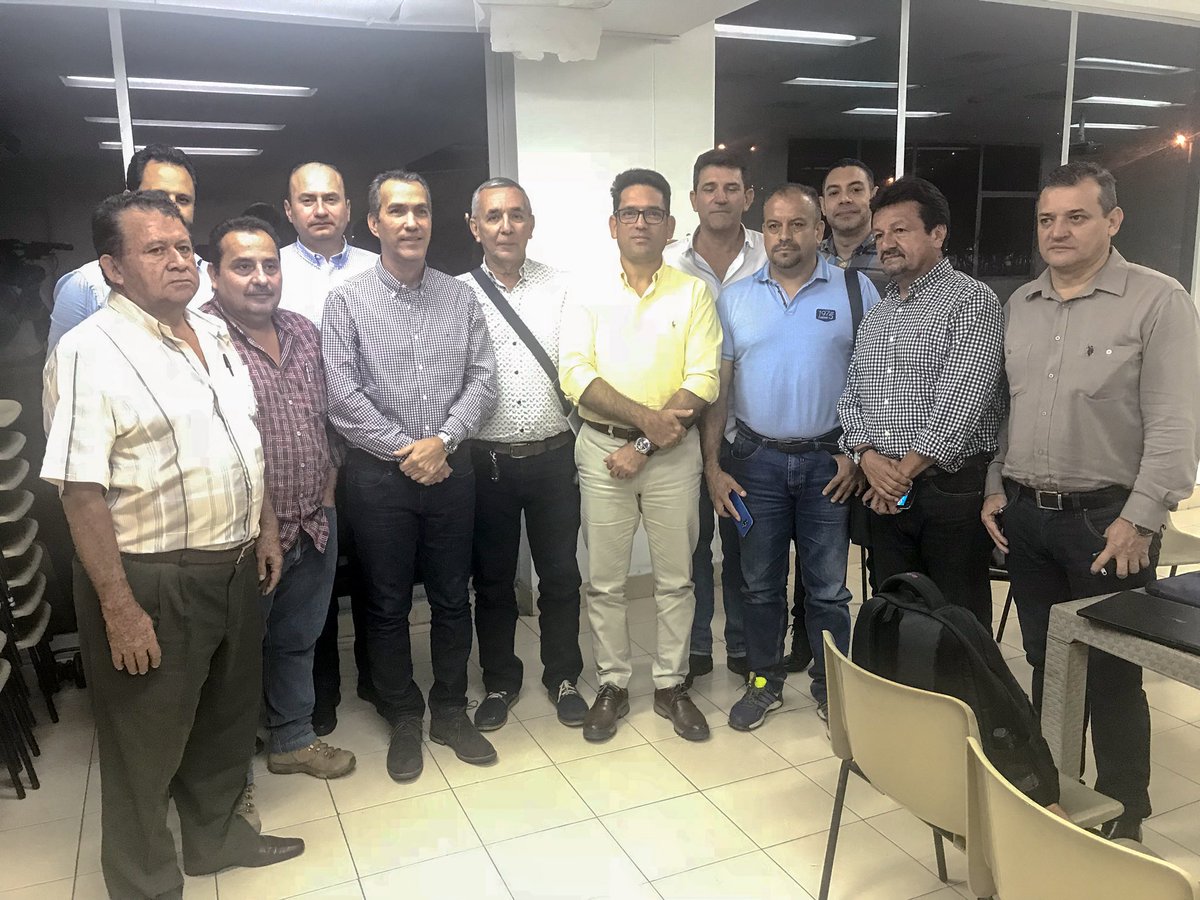 JuanGZuluaga's tweet photo. A esta hora en la ciudad de Cúcuta me reúno con representantes de #COGANOR Comité de Ganaderos de Norte de Santander. @ICACOLOMBIA 
#ElRenacerDelCampo https://t.co/FzBxVxcfP8