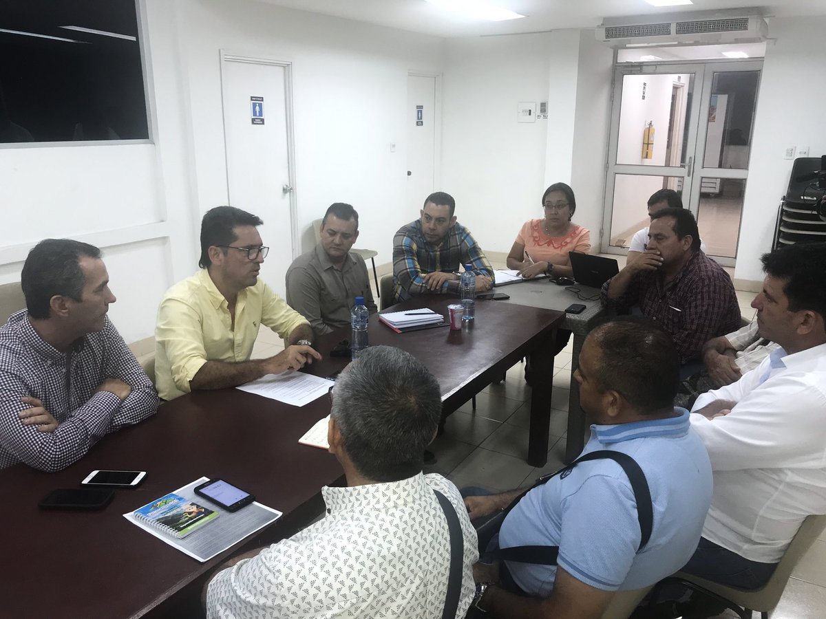 JuanGZuluaga's tweet photo. A esta hora en la ciudad de Cúcuta me reúno con representantes de #COGANOR Comité de Ganaderos de Norte de Santander. @ICACOLOMBIA 
#ElRenacerDelCampo https://t.co/FzBxVxcfP8