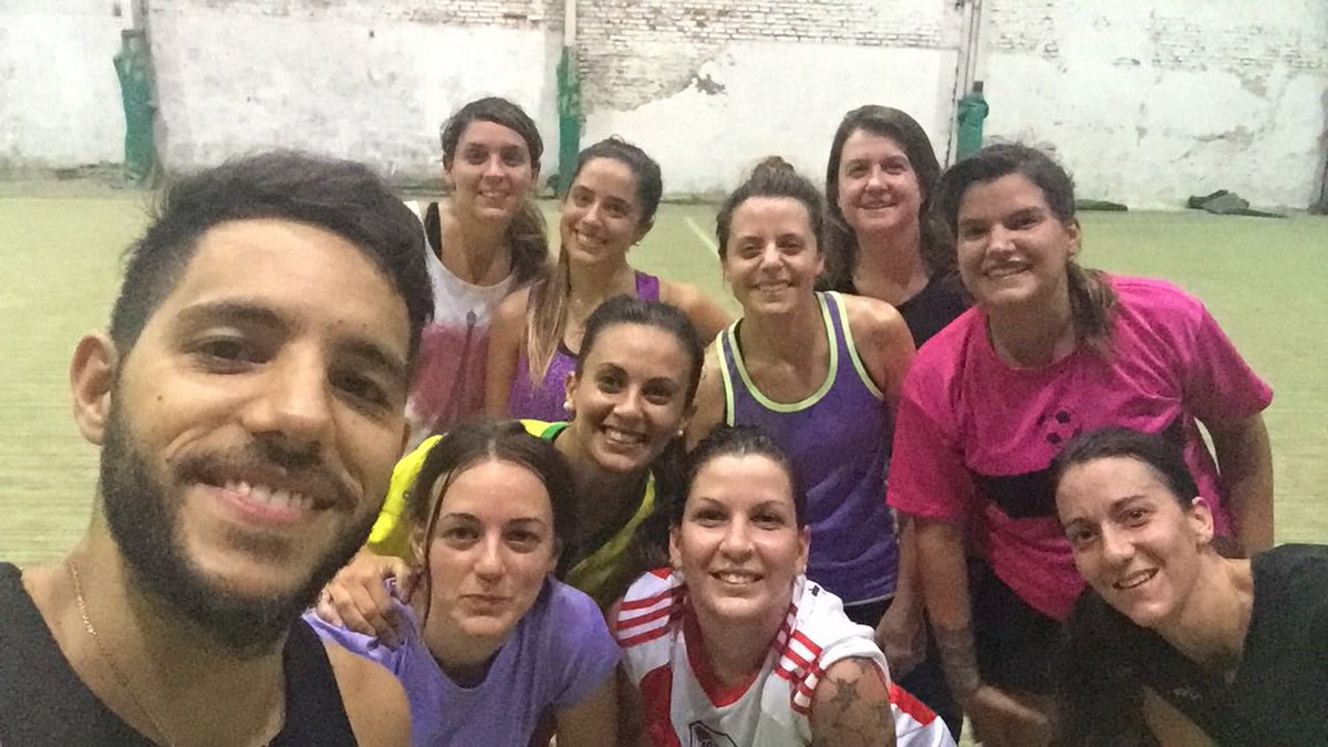 Ritmo_Indecente's tweet photo. De a poco el Ritmo va volviendo de las vacaciones... Las PINK retomaron el entrenamiento y se acerca la pretemporada! #abajarlapanza #aponerseenforma #fitness https://t.co/zudtHioc13