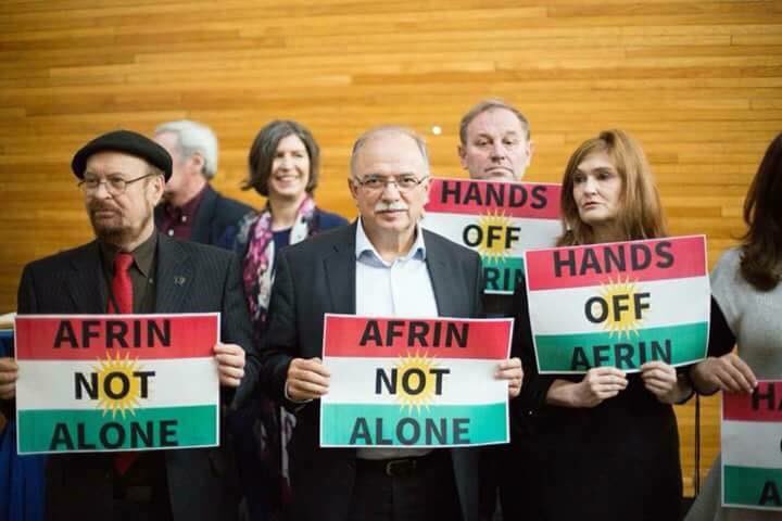 CelalGulluoglu's tweet photo. O kadar samimiyetsizsiniz ki... Esad rejimi binlerce kişiyi katlederken de gösterseydiniz ya duyarlılığınızı! Ama böyle yapmanız iyi oluyor. Türkiye Cumhuriyeti Devletinin ne kadar doğru yaptığını daha iyi anlıyoruz! https://t.co/cky9TQ4qU9