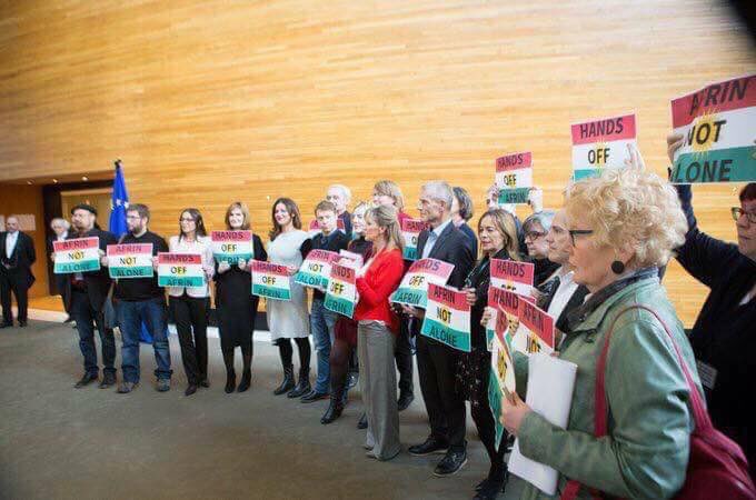 CelalGulluoglu's tweet photo. O kadar samimiyetsizsiniz ki... Esad rejimi binlerce kişiyi katlederken de gösterseydiniz ya duyarlılığınızı! Ama böyle yapmanız iyi oluyor. Türkiye Cumhuriyeti Devletinin ne kadar doğru yaptığını daha iyi anlıyoruz! https://t.co/cky9TQ4qU9