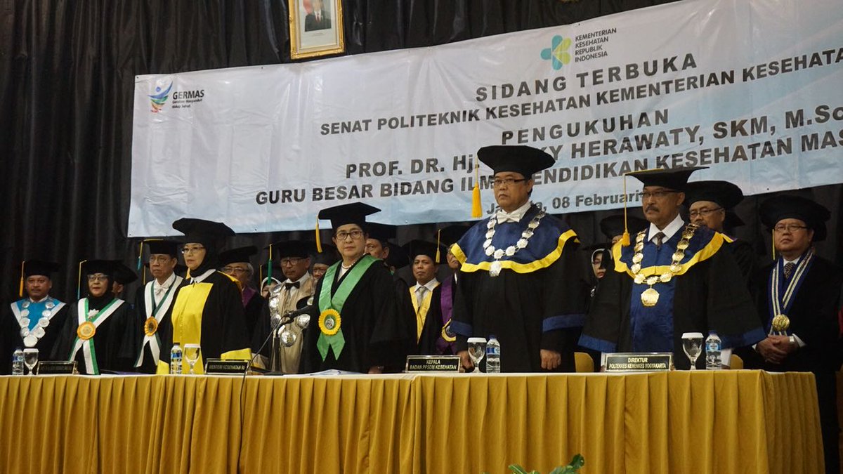 Tema dari sidang terbuka saat ini adalah Peran Pendidikan Kesehatan Masyarakat dalam Mewujudkan Keluarga Sehat, Bangsa Kuat