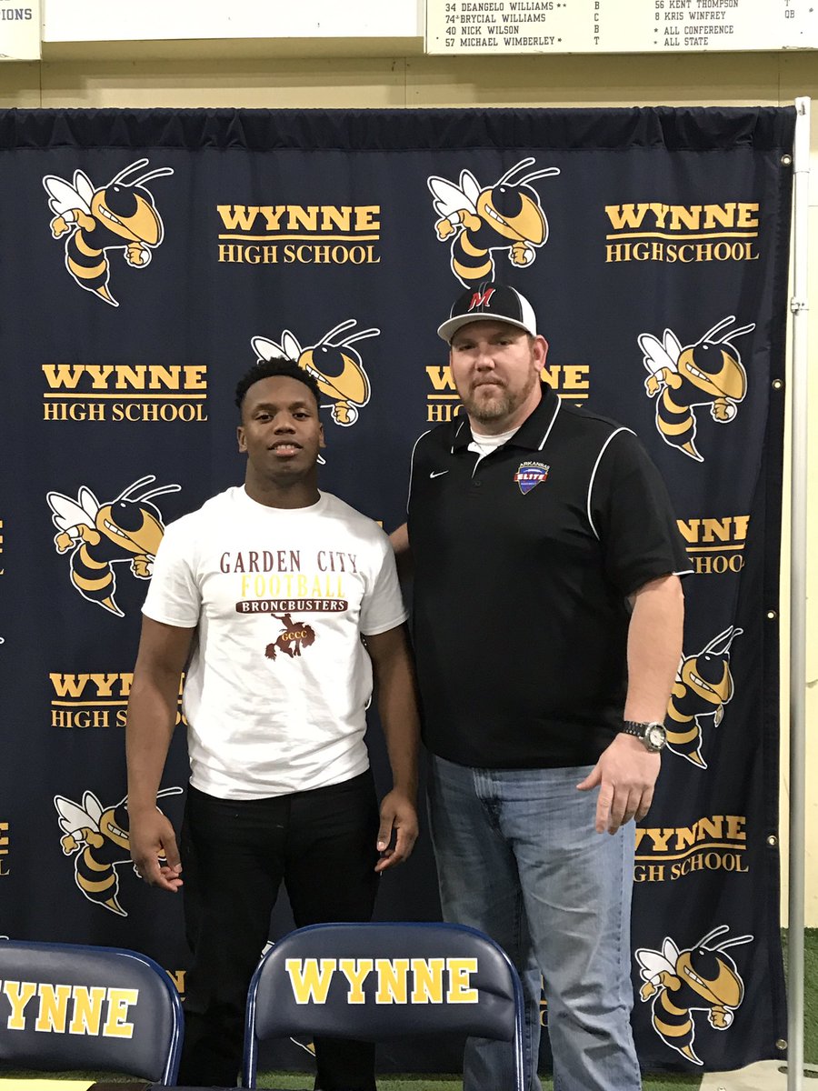 ArElite100's tweet photo. Had a great time with @tavonhicks7 as he signed with @GCCCBroncbuster The all time leading rusher for Wynne was all smiles  @BigD_DaveDyson https://t.co/4ogN58Nl7n