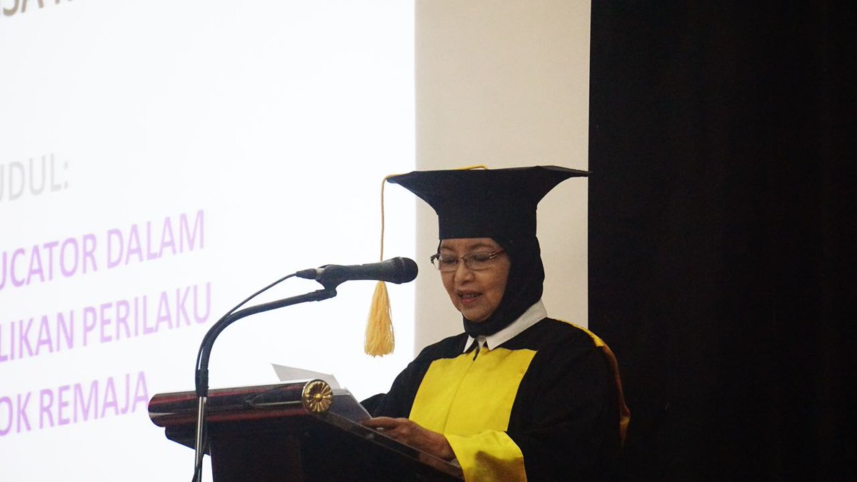 Judul dari penelitian Prof. Dr. Hj. Lucky Herawaty, SKM,M.Sc  adalah Parent Educator dalam Mengendalikan Perilaku Merokok Remaja