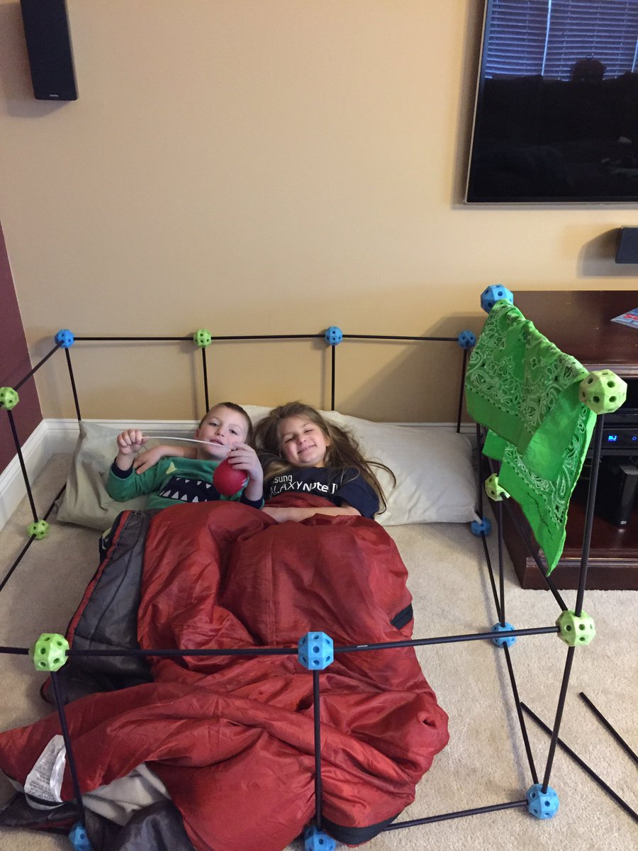 ldickert80's tweet photo. @nasdborough 

Brooke and Logan building a fort to stay warm! https://t.co/RWIUdw7ysr