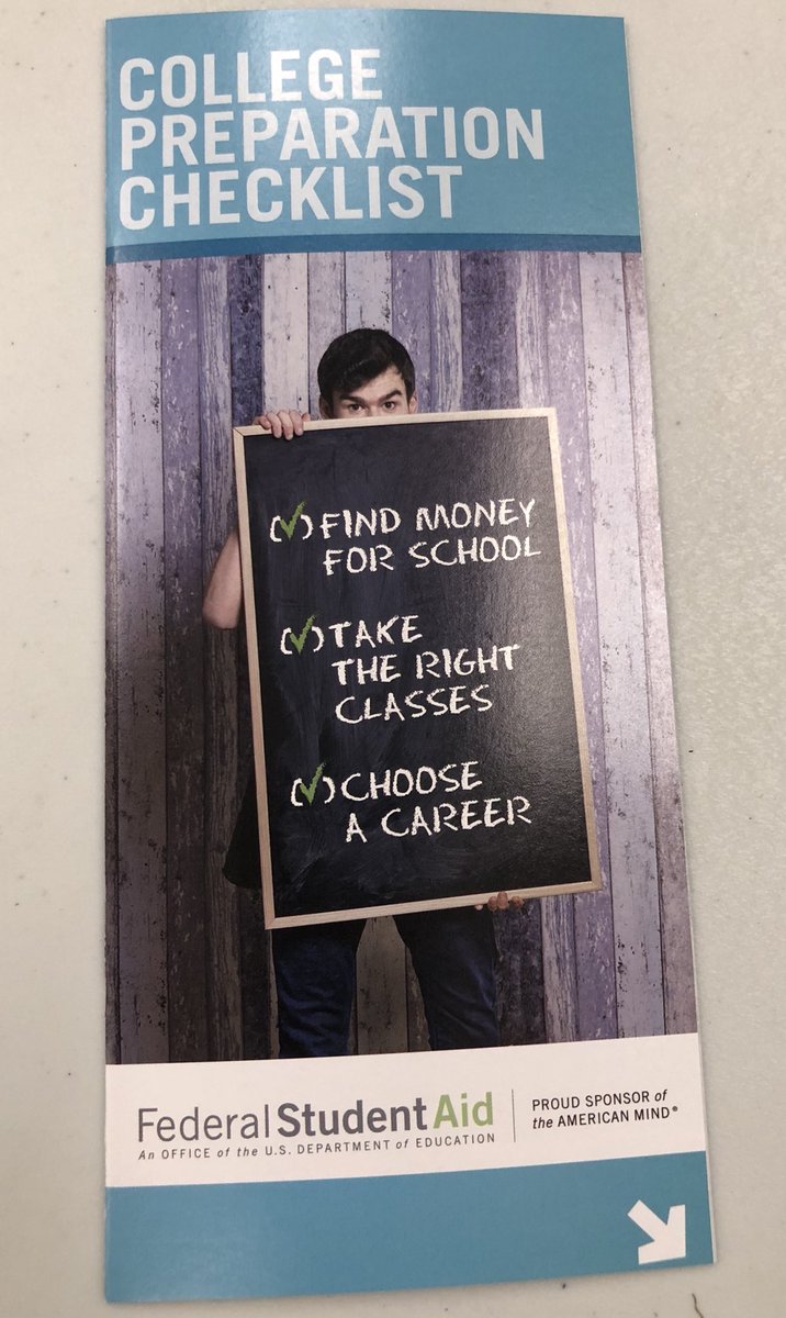 GayleRoss55's tweet image. Parents learning about A-G courses and the Top Ten things every parent should know about preparing for college #parentacademyworkshop  #joinusnextweek