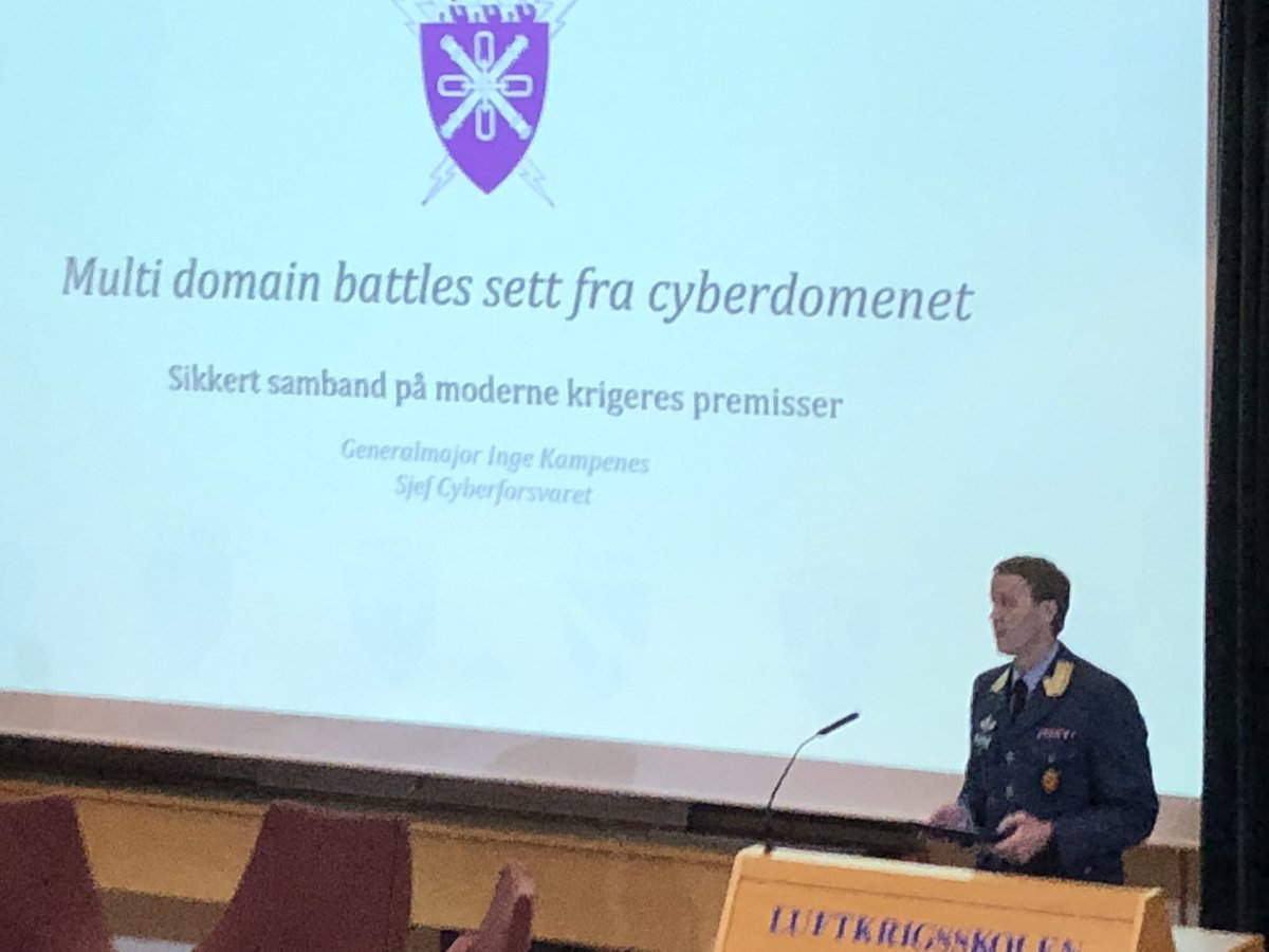Luftmaktsavd's tweet photo. Generalmajor Inge Kampenes tar over stafettpinnen med å presentere Cyberforsvaret syn på MDB @cyberforsvaret @Luftforsvaret #luftmaktseminar2018 https://t.co/FynuzNyM04