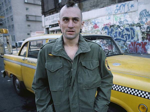 Un día como hoy, en 1976, se estrenaba la violenta, nihilista y magistral película de culto #TaxiDriver de Martin Scorsese.