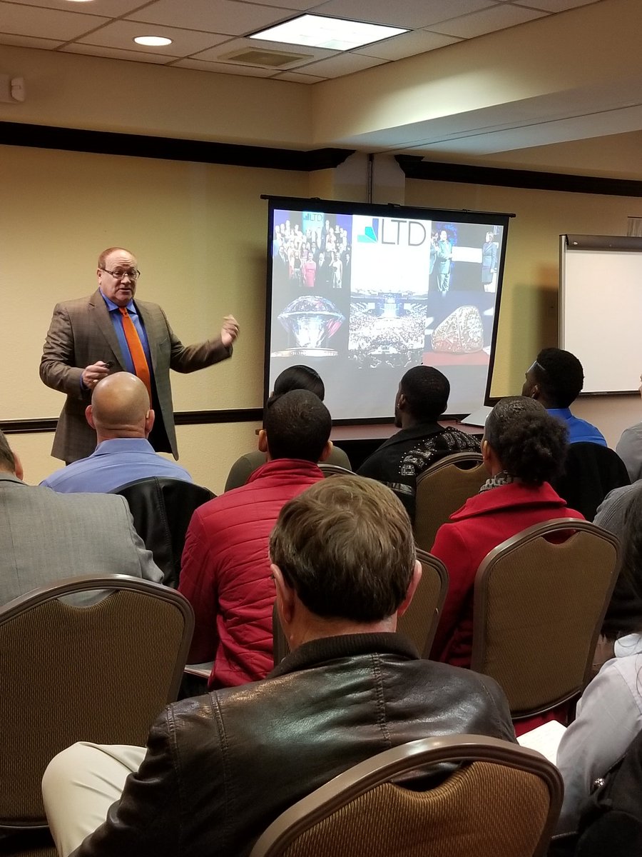 daschalynn's tweet photo. Chasing the heat!!๐ฅ๐ฅ๐ฅ Diamond Jake Baker in Ft. Wayne tonight.๐๐๐ Standing room only. just got home and up in less than 3 hours for work. #neverplaysafe #teamnosleep #thepursuit #milesaftermidnight #OnTheGoAndOnTheGrow @timnic6 @maryannnicoson @MarkiewiczTeam https://t.co/t96viSrtiX