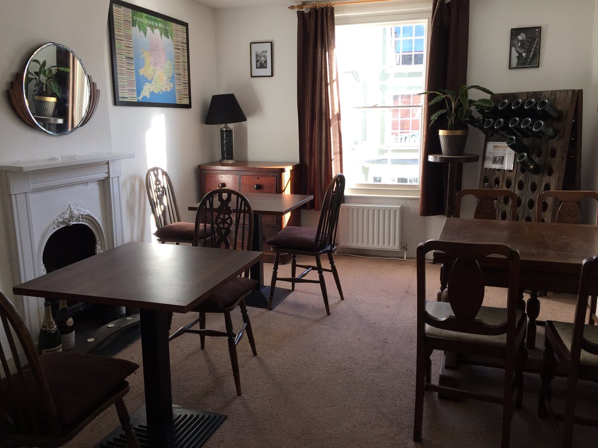 jrwine1's tweet photo. Relax and enjoy a glass of wine or fizz in our tasting room at #VINwines in #emsworth https://t.co/lRLjogZNbt