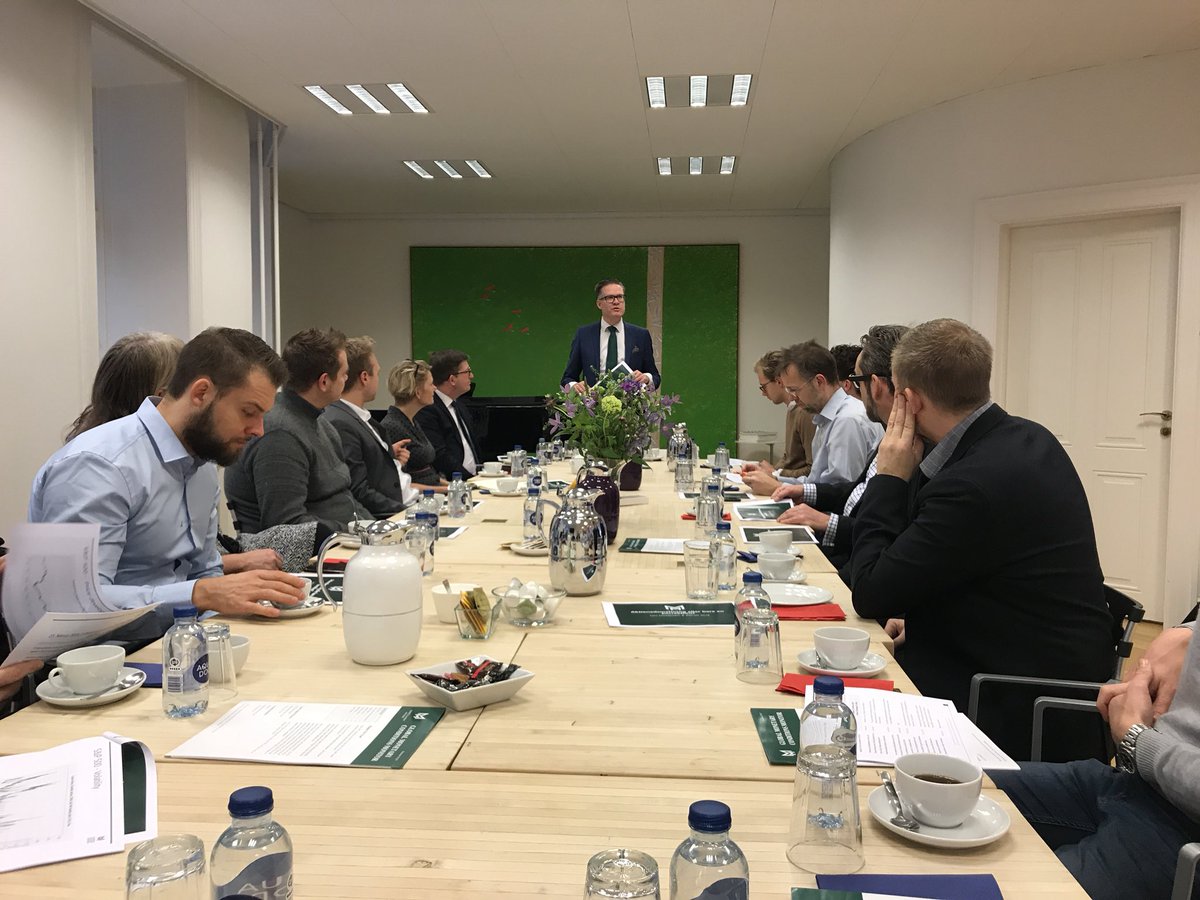 mamoadvisory's tweet photo. @MaMoMVPY talking about the latest developments in the global stock market today at #økpolnet meeting https://t.co/GTmE3kCDJn