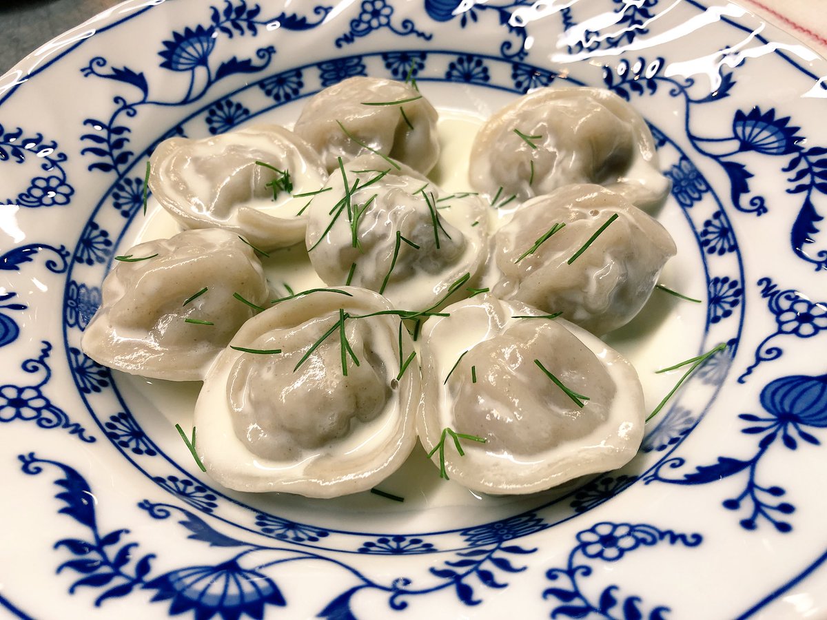 Pelmenio 春日のお店に続いて 大阪のロシア料理屋さんがツイッターで盛り上がってるな と あら 今度は大井町のお店だ なんか ロシアな業界が話題に出てると嬉しいな さて うちにもペリメニありますよ 豚 羊 鴨でご用意してます ペリメニ